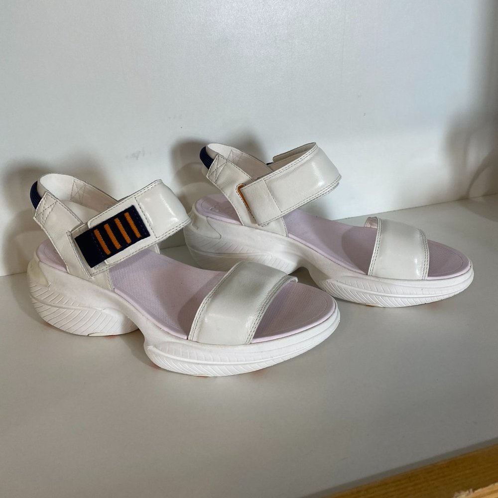 WOMEN'S EXPLORER BLITZ™ STRIDE SANDAL